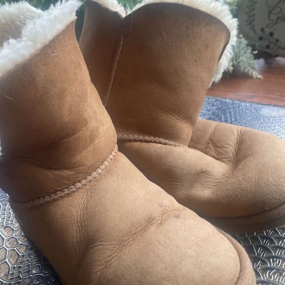 Kids UGGS Chestnut short boot - Picture 3 of 9